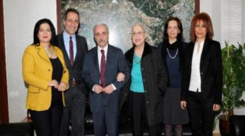 Festival Y&uuml;r&uuml;tme Kurulu &Uuml;yeleri Başkan Gen&ccedil;&rsquo;i Ziyaret Etti