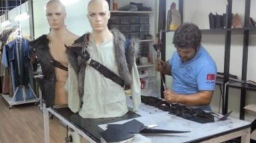 Kispet Ustası, Film Ve Dizilere Kost&uuml;m De Yapıyor