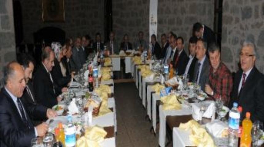 Başkan G&uuml;mr&uuml;k&ccedil;&uuml;oğlu M&uuml;hendis Odalarının Başkanları İle Buluştu