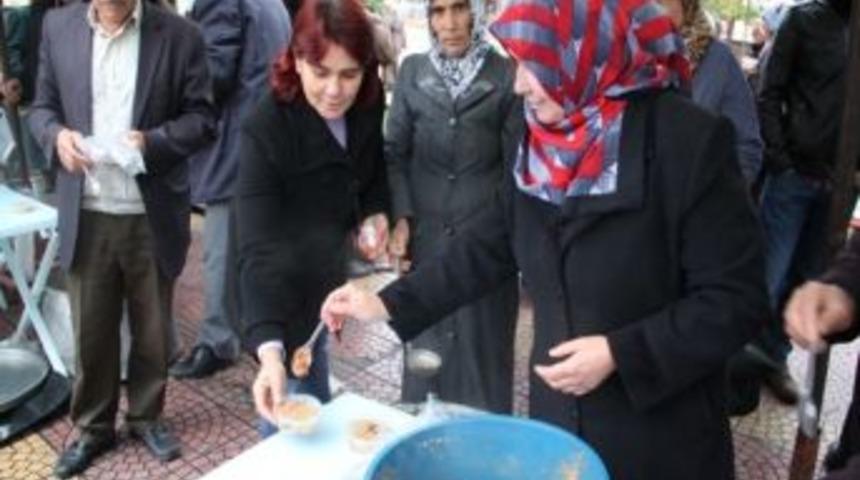 Ak Parti, G&ouml;rdes'te Aşure Hayrı Yaptı