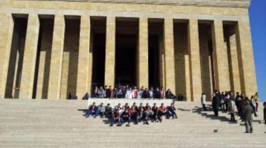 17 Gen&ccedil;lik Atanın Huzurunda