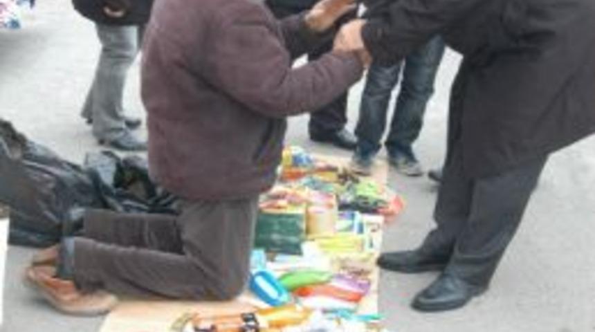 Chp Semt Pazarında Vatandaşlarla G&ouml;r&uuml;şt&uuml;