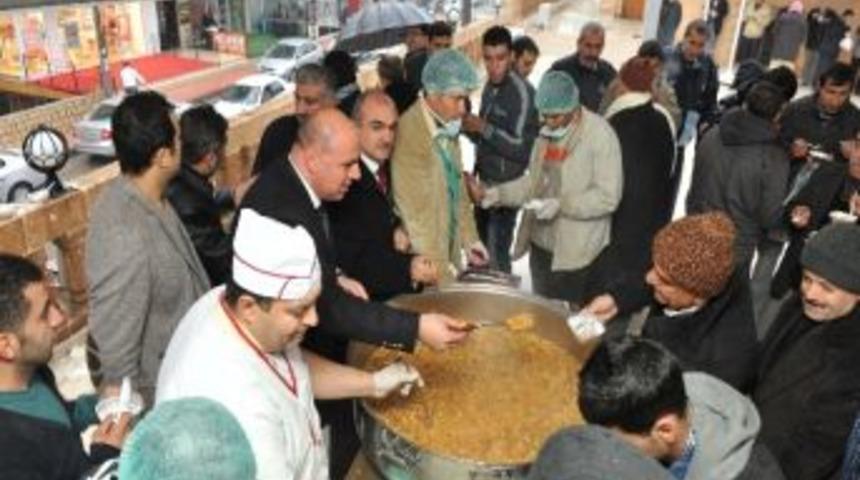 Mardin Belediyesi Muharrem Ayı Dolayısıyla 10 Bin Kişiye Aşure Dağıttı
