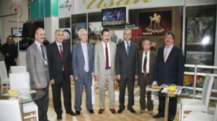 İl Genel Meclisi &Uuml;yeleri Uşak Turizm Fuarında Uşak Standını Ziyaret Etti