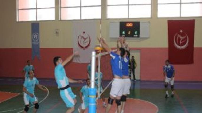 Ardahan Gen&ccedil;lik Spor Voleybol Takımı Tam Gaz