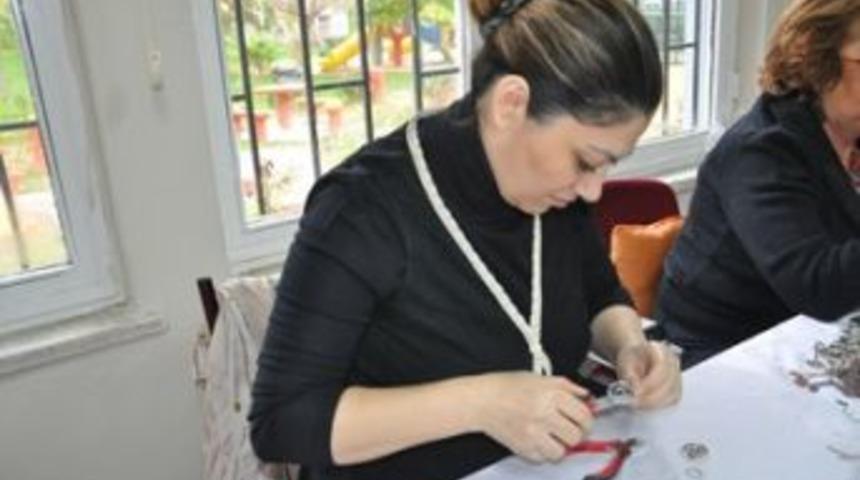 Takı tasarımını &ouml;ğrenip takı satıyorlar