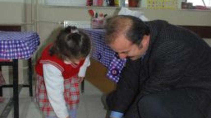 Doğan Belediyesi'nden 634 &Ouml;ğrenciye Kışlık Ayakkabı Yardımı