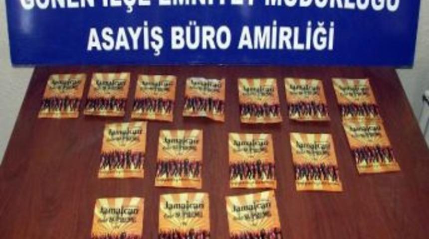 Otomobilden 15 Paket Uyuşturucu Ele Geçirildi