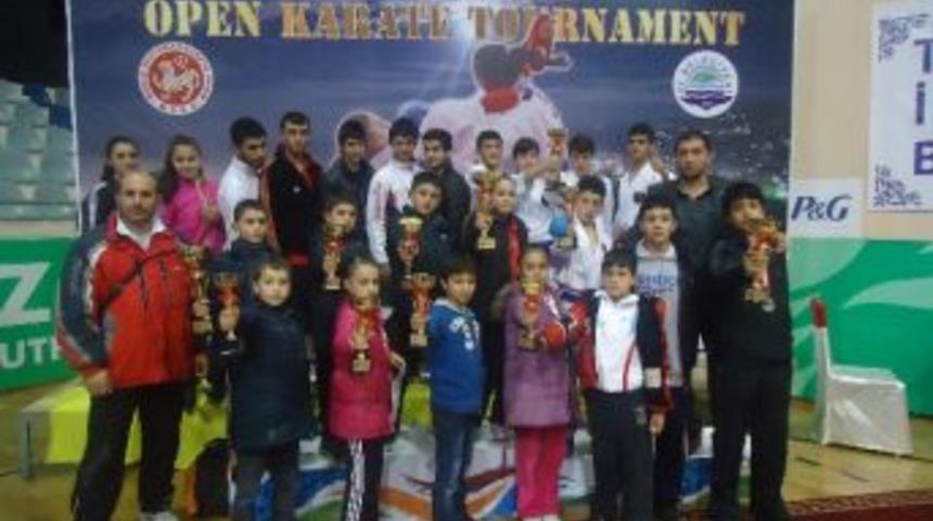 Erzurumlu Karateciler Tekmeleriyle Trabzon&rsquo;u Salladı