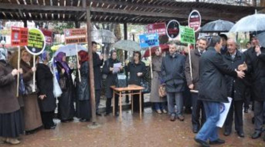 Ko&ccedil;; &ldquo;&ccedil;alışma Hayatının Dışına İtilen Baş&ouml;rt&uuml;l&uuml; Kadınlara &Ouml;zg&uuml;rl&uuml;k İstiyoruz&rdquo;