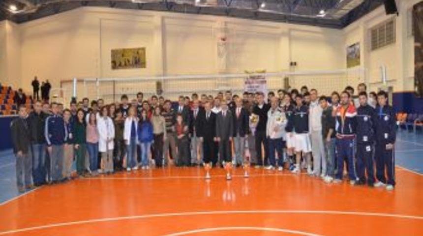 &Uuml;niversiteler Arası 2. Lig Valeybol M&uuml;sabakalarının Şampiyonları Belli Oldu