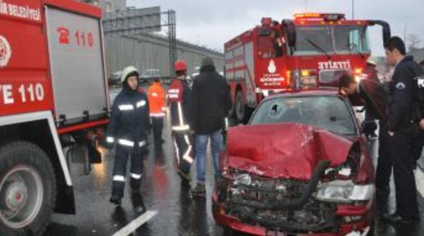 TEM Otoyolu&rsquo;nda Kaza: 5 Yaralı