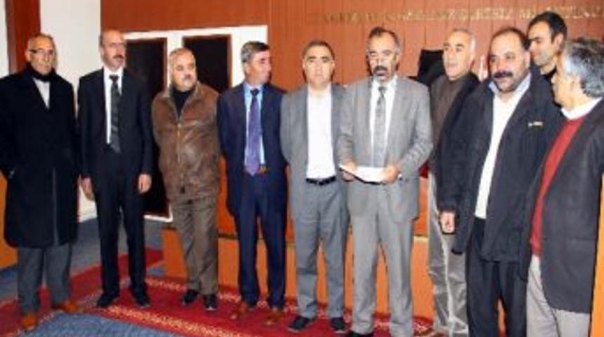 "meclis Toplantılarına Katılmayan Meclis &Uuml;yelerinin &Uuml;yelikleri D&uuml;ş&uuml;r&uuml;lmeli"