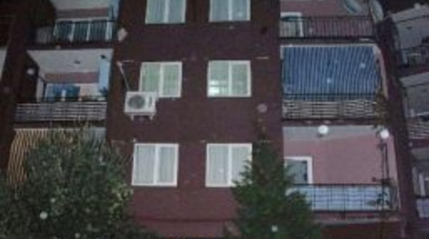 Merdivenden D&uuml;şen Yaşlı Kadın &Ouml;ld&uuml;