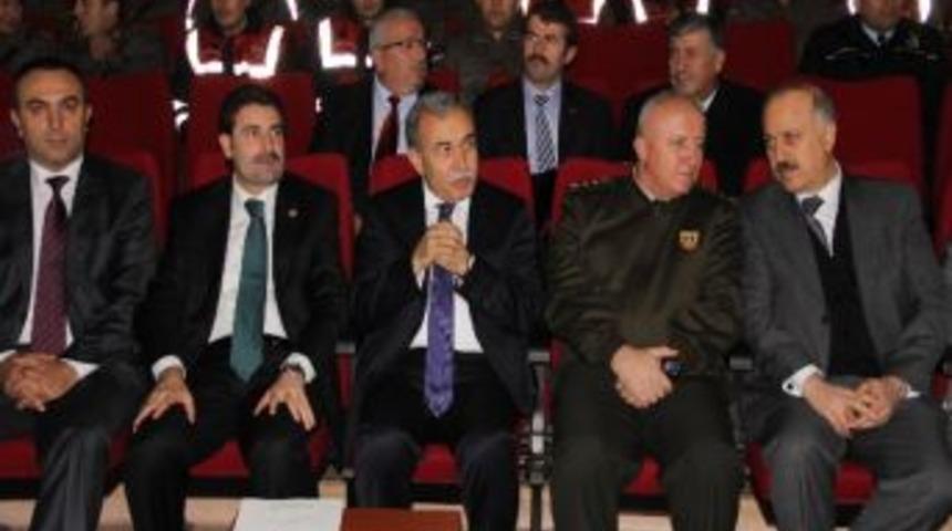 Tbmm İnsan Hakları Komisyonu Başkanı &Uuml;st&uuml;n Sakarya&rsquo;da