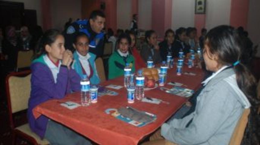 Emniyet, &Ccedil;ocukların Hafızasına Kazınan Savaşın Izlerini Silmeye &Ccedil;alışıyor