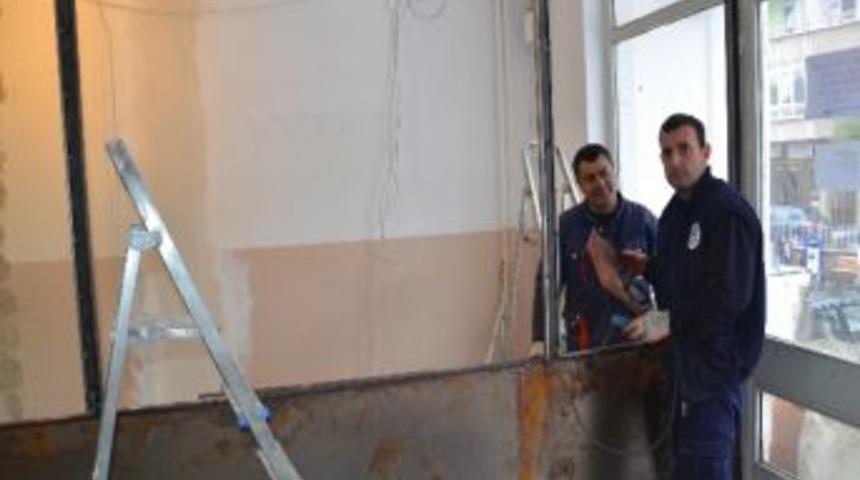 &Ccedil;orlu Adliyesi&rsquo;nde Tadilat Devam Ediyor