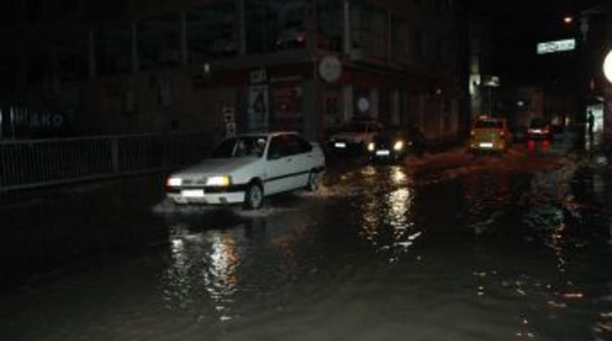 İzmir'i G&ouml;le &Ccedil;eviren Yağmur S&uuml;recek