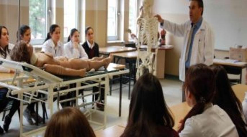 Hasta Ve Yaşlı Hizmetleri B&ouml;l&uuml;mlerine B&uuml;y&uuml;k İlgi