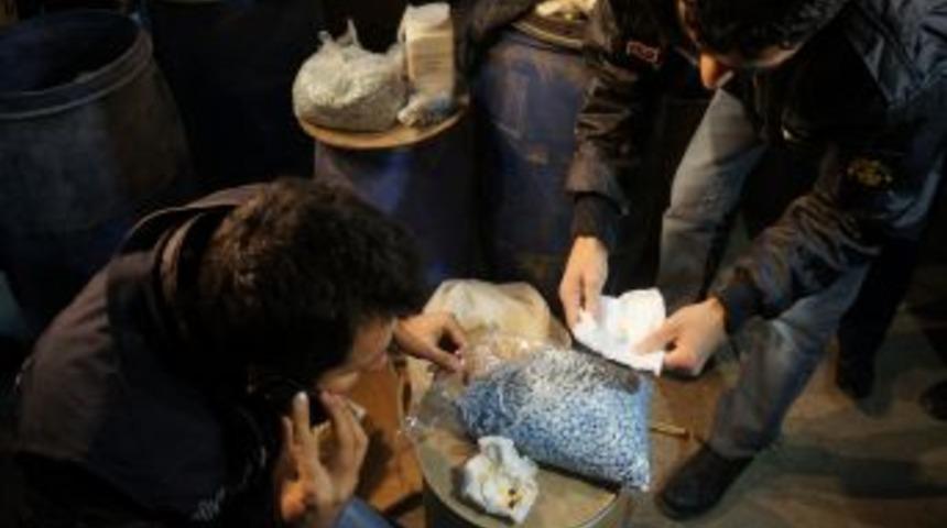 Sahte ila&ccedil; imalathanesine şafak baskını