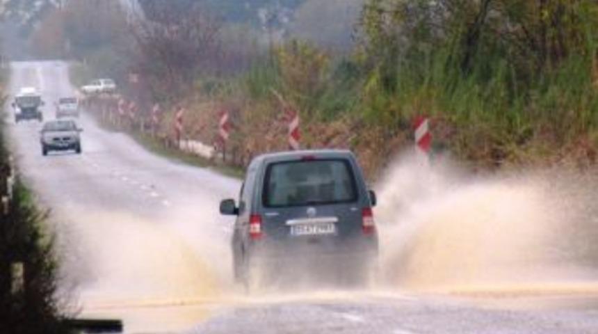 Şiddetli Yağış &Ouml;demiş&rsquo;te Tarlaları G&ouml;le D&ouml;n&uuml;şt&uuml;rd&uuml;