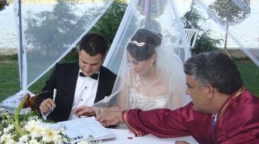 Nikahta Uğura İnananlar "12.12.12" G&uuml;n&uuml; İmza Atacak