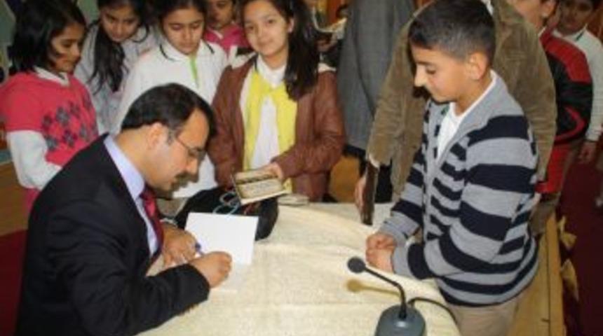 İsimsiz &ccedil;ocuk Kahramanlar&rsquo;ı anlattı