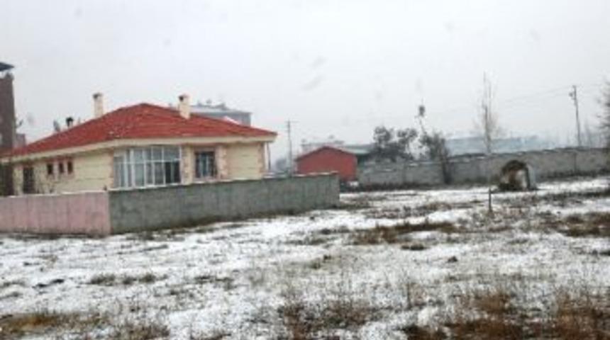 Iğdır Kent Merkezine Yılın İlk Karı Yağdı