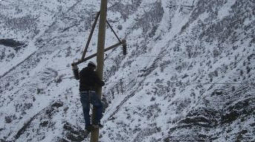 Hakkari'de Kar Yağışı Ve Fırtına