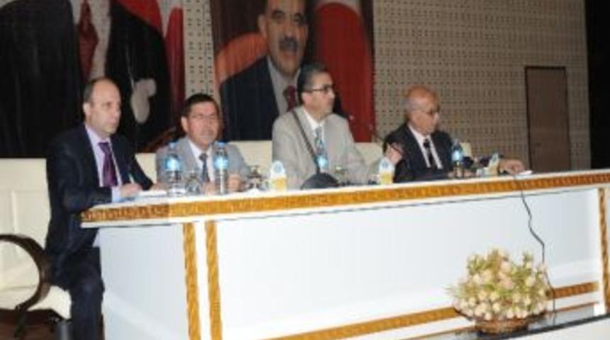 Rekt&ouml;r G&uuml;ven&ccedil; &Ouml;ğrencilerle Bir Araya Geldi