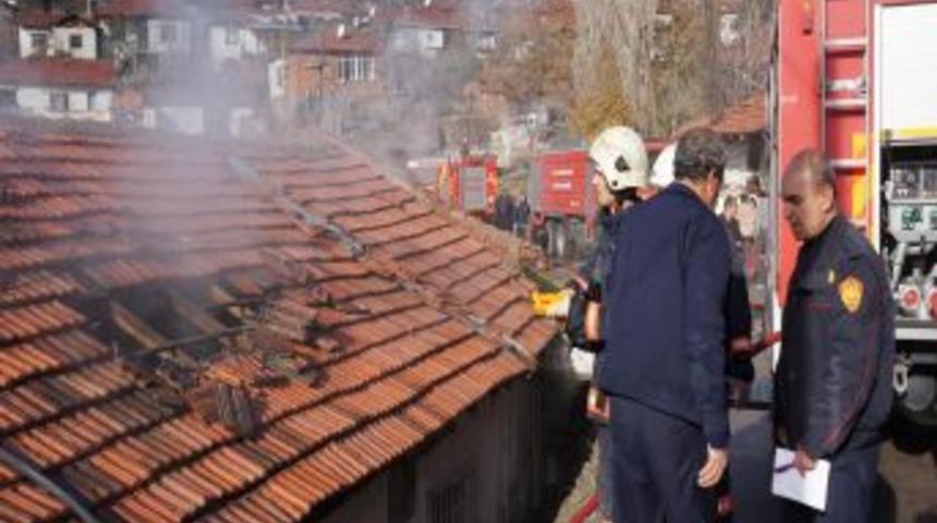 Gecekondu Yangınında Ilkokul 1. Sınıf &Ouml;ğrencisi Hayatını Kaybetti