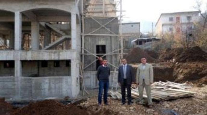 Mutki&rsquo;de Toki Tarafından Yaptırılan Cami İnşaatı Devam Ediyor