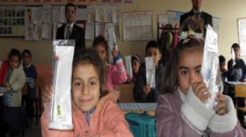 Sınav Setlerini &Ouml;ğrencilere Dağıttılar