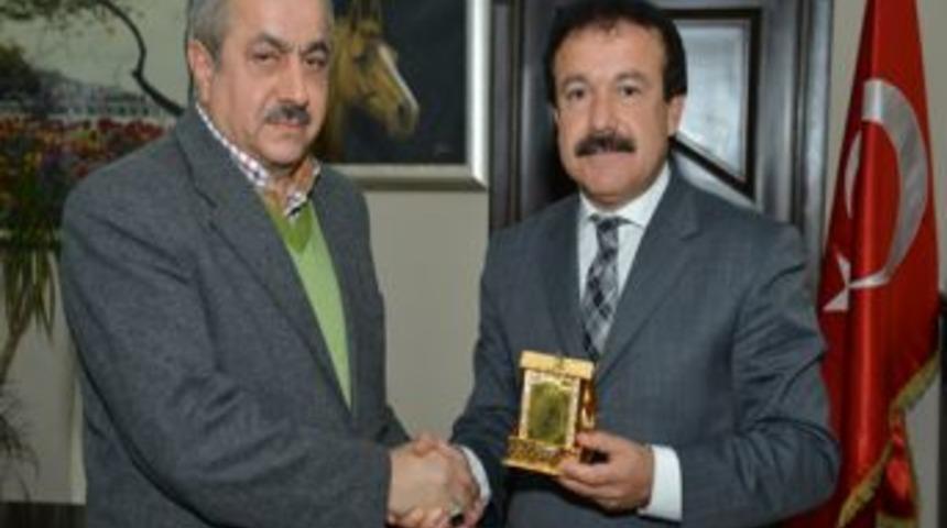 Yunus Emre Derneği'nden Belediye Başkanı Arpacıoğlu'na Teşekk&uuml;r Ziyareti