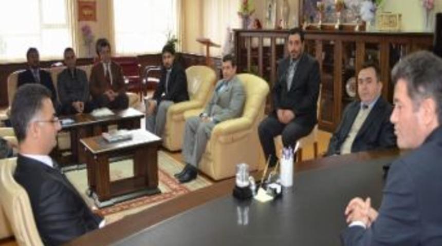 Emniyet M&uuml;d&uuml;r&uuml; &Ccedil;etin'den Faili Me&ccedil;hulleri &Ccedil;&ouml;zen Ekibe Kutlama