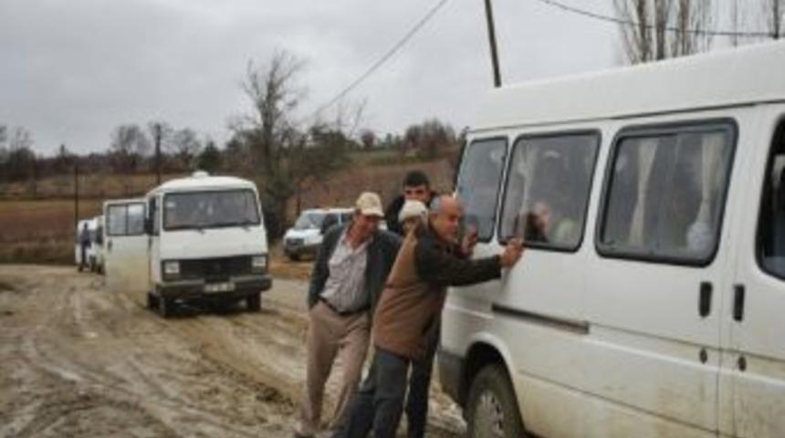 K&ouml;y Yolları '&ccedil;amur Deryası' Gibi