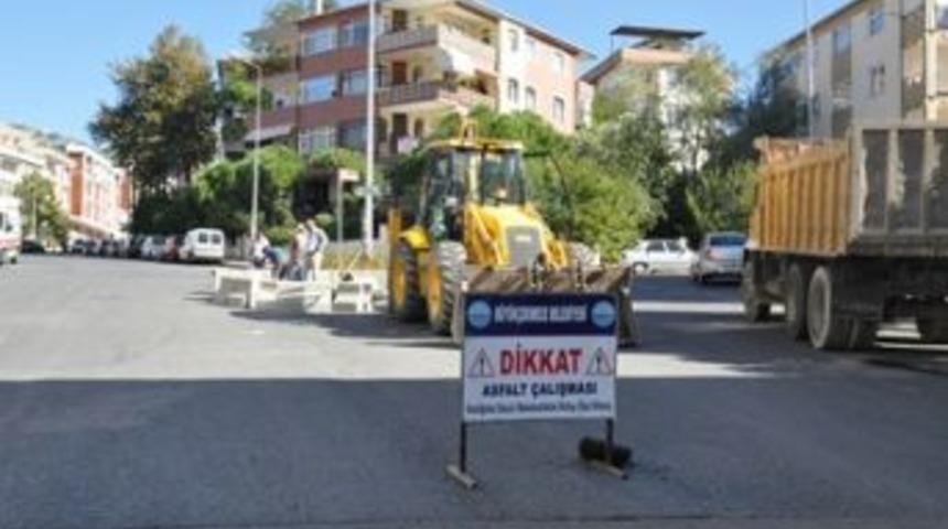 B&uuml;y&uuml;k&ccedil;ekmece'de trafik &ccedil;alışmaları s&uuml;r&uuml;yor