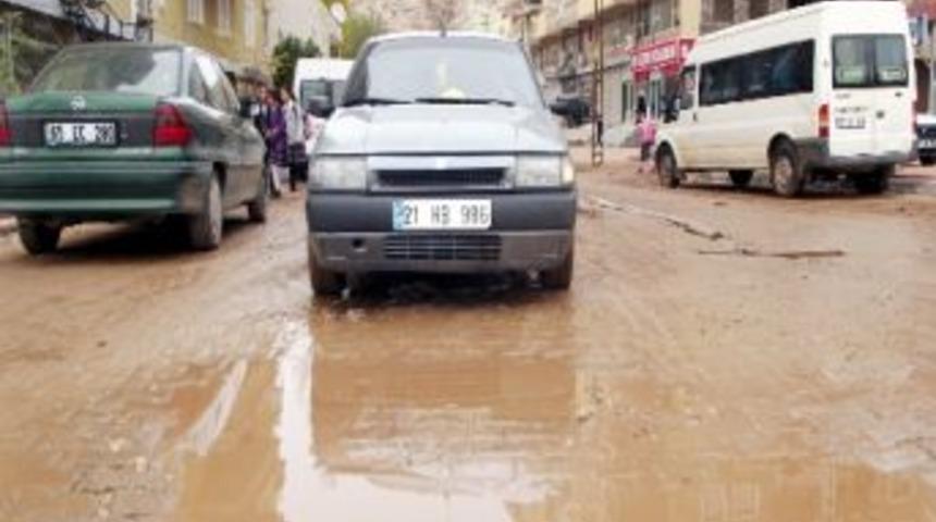 Silvan'da Vatandaşın Çamur Çilesi