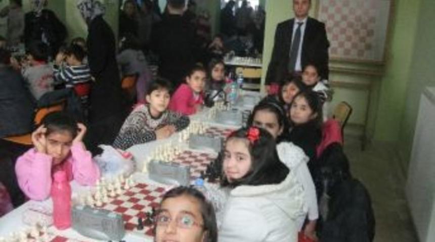 Rakiplerini Mat Ettiler Madalya İle D&ouml;nd&uuml;ler