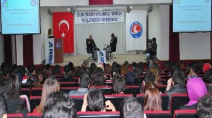 Akınsoft Başkanı &Ouml;zg&uuml;r Akın &Ouml;ğrencilerle Buluştu