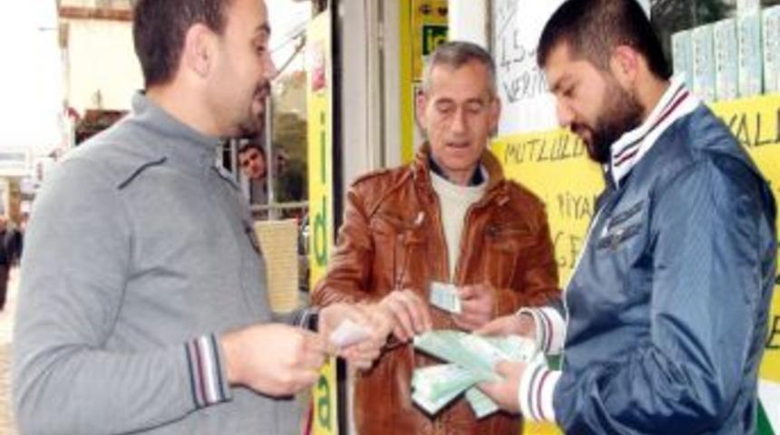 Silvan'da Vatandaşlar Piyongo İkramiyesine Umut Bağladı