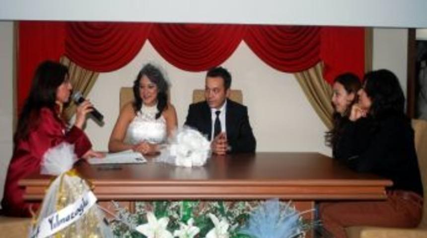 Salihli&rsquo;de 12 &Ccedil;ift, &Ouml;zel G&uuml;nde Evlenecek