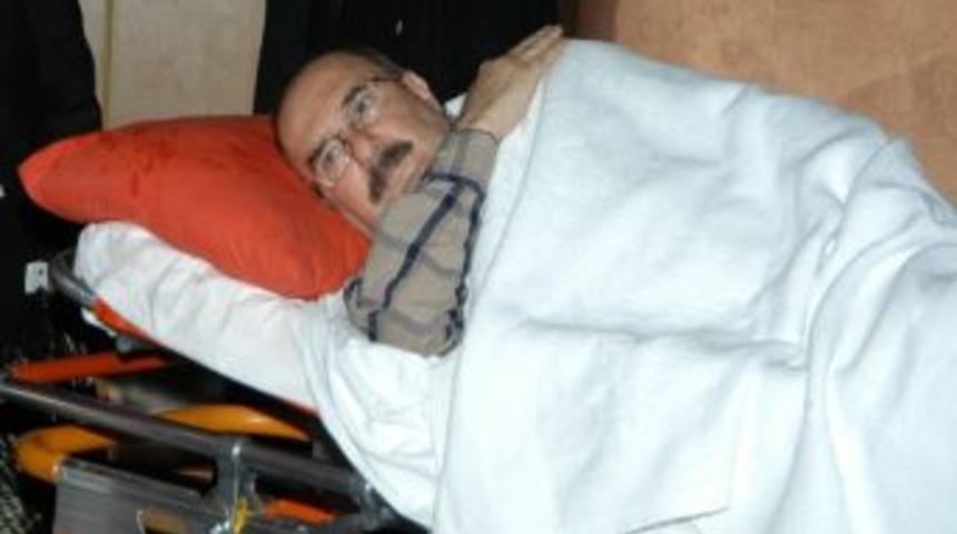 Onuruna D&uuml;zenlenen Geceye Sedyeyle Geldi