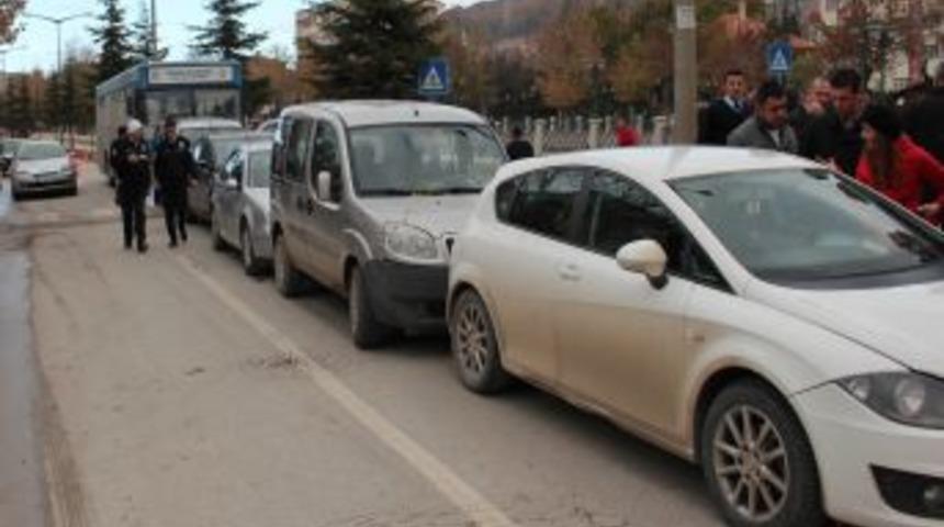 &Ccedil;ankırı'da Zincirleme Trafik Kazası: 1 Yaralı