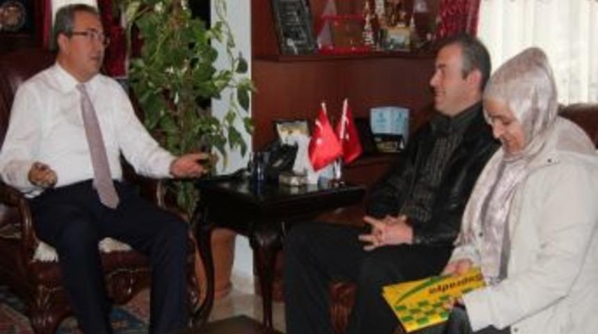 Eczane Teknisyenleri Derneği Y&ouml;neticileri&rsquo;nden &Uuml;nver&rsquo;e Ziyaret