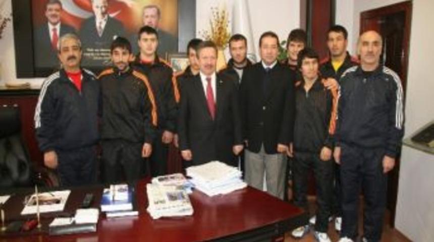 Yozgat Belediyesporlu G&uuml;reş&ccedil;iler Ankara&rsquo;ya Madalya İ&ccedil;in Gitti