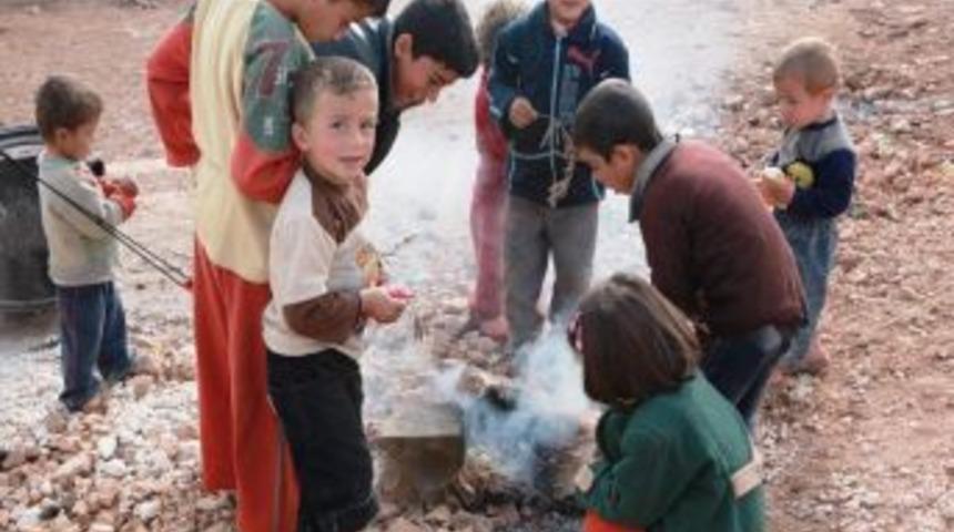 &Ccedil;adırda Kalan Suriyelilere İHH Yardım Elini Uzattı