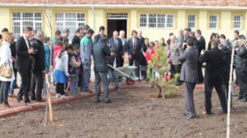 8 Bin &Ouml;ğrenciye 8 Bin Fidan Projesi Başladı