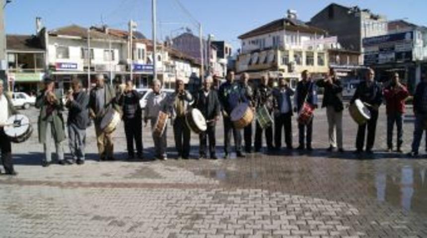 Seydikemerliler Il&ccedil;e Olmayı Davul Zurna Ile Kutladı