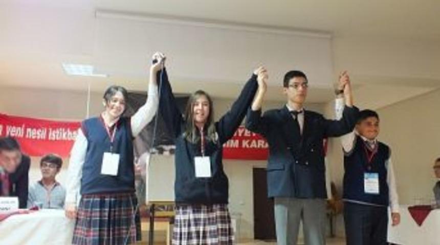 &Ouml;ğrenci Meclis Başkanı Aslanapa&rsquo;dan Se&ccedil;ildi